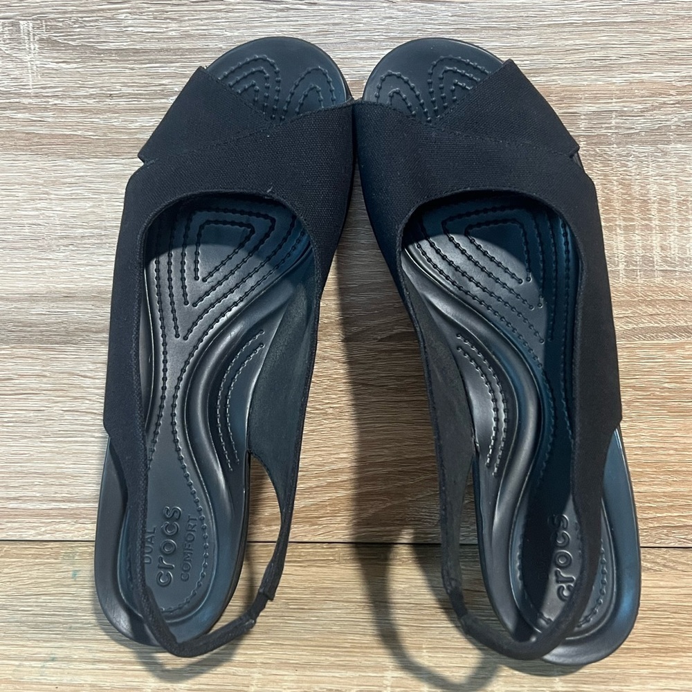 Crocs Leigh Ann Black Slingback Wedge heels Sandals Women’s size 9 comfort shoes - Picture 2 of 10